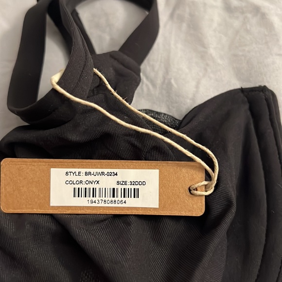 Skims Underwire Bra - Picture 14 of 14